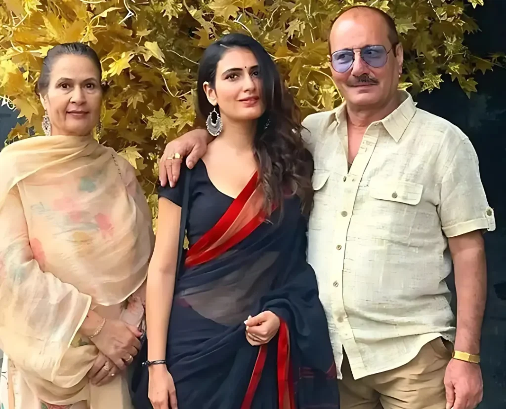 Raj Tabassum with her Paraents